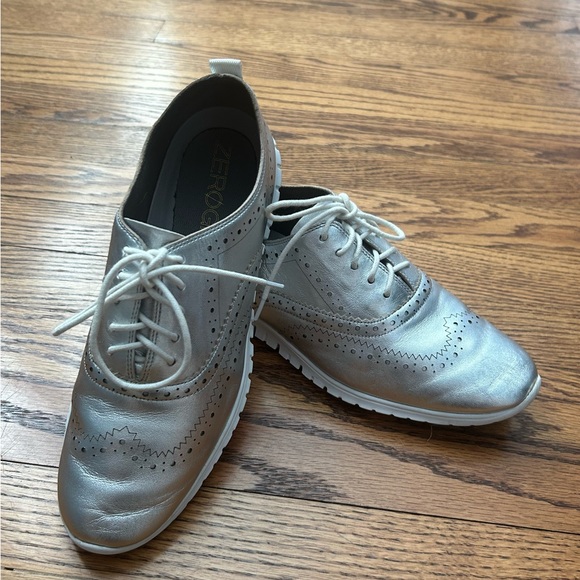 Cole Haan Zerogrand Womens Silver Metallic Wingtip Lace-Up Shoe Size 8.5 - Picture 2 of 3